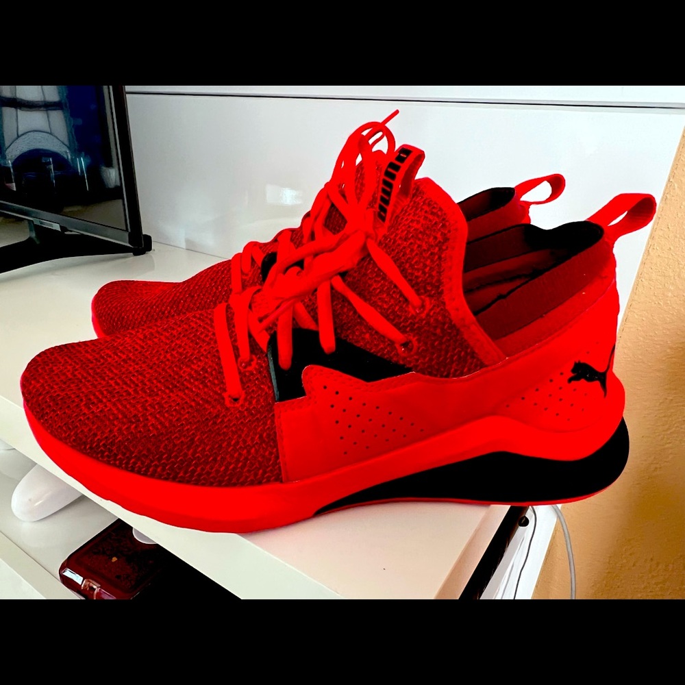 Puma 9 1/2 Red and black